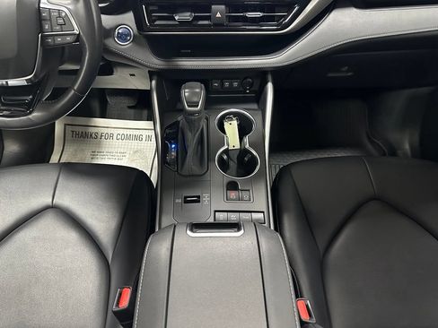Used 2020 Toyota Highlander XLE AWD/4WD image 35