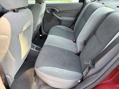 Used 2003 Ford Focus SE FWD image 15