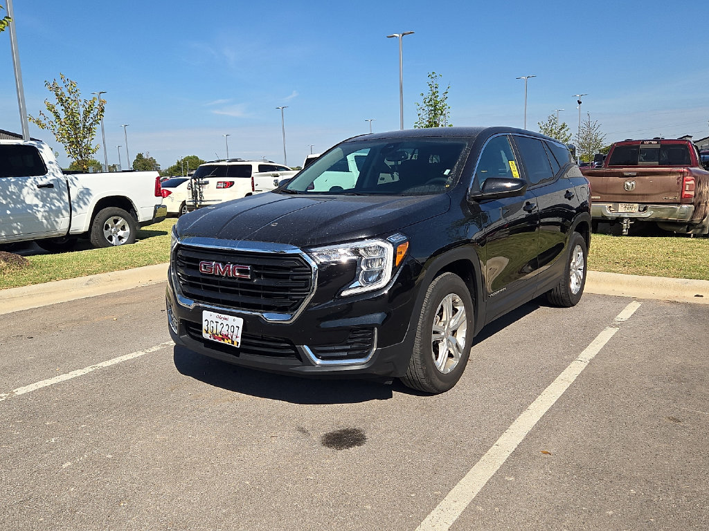 Used 2024 GMC Terrain SLE FWD image 1