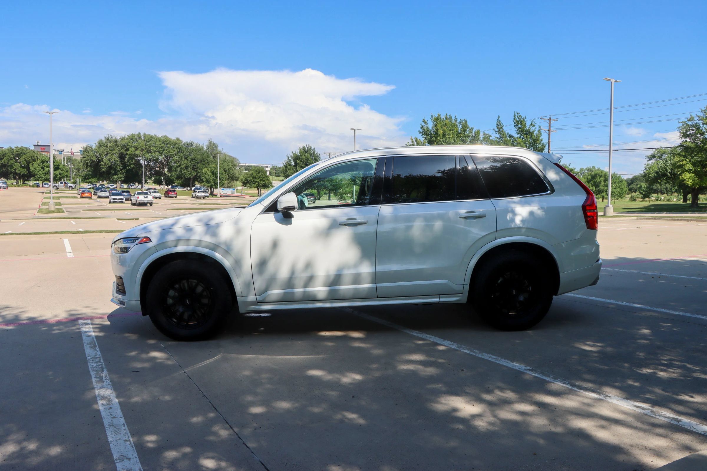 Used 2020 Volvo XC90 T6 Momentum w/ Protection Package Premier AWD/4WD image 4