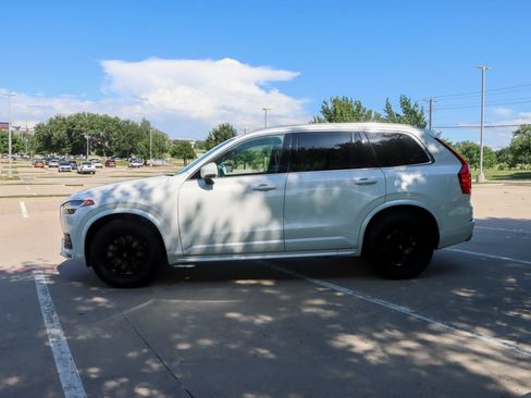 Used 2020 Volvo XC90 T6 Momentum w/ Protection Package Premier AWD/4WD image 4
