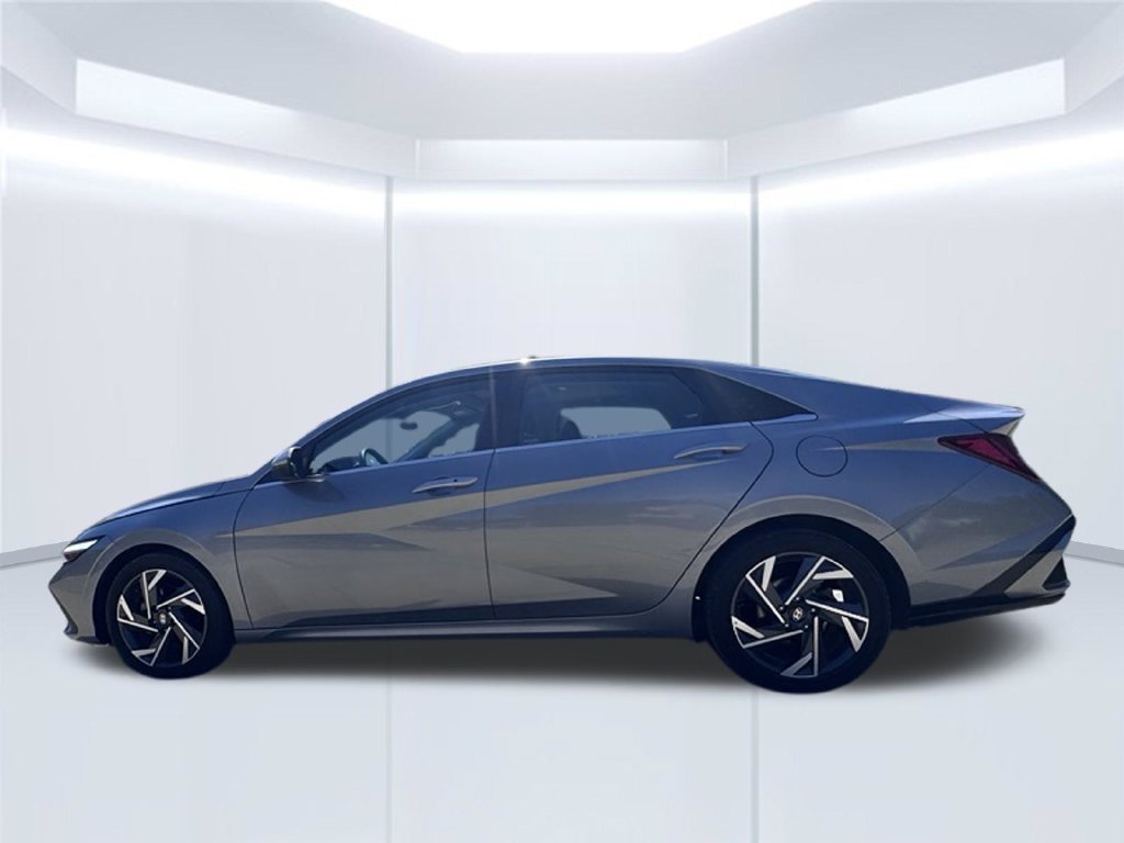 Used 2025 Hyundai Elantra SEL FWD image 6