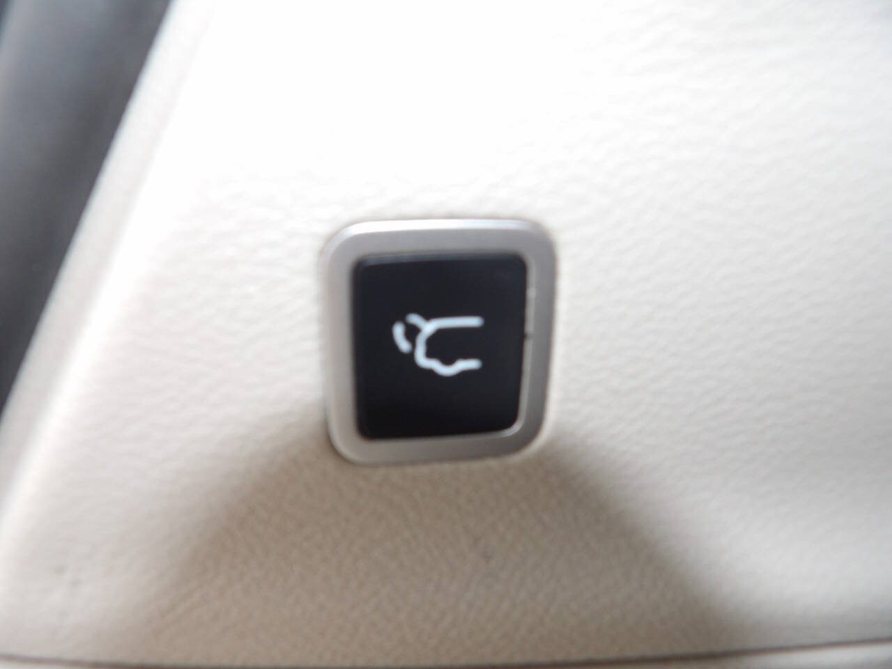 Used 2021 Chrysler Pacifica Touring-L FWD image 7