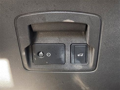 Used 2025 Land Rover Range Rover Velar Dynamic SE image 21