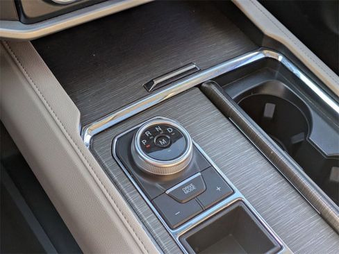 Used 2024 Ford Expedition Limited image 26