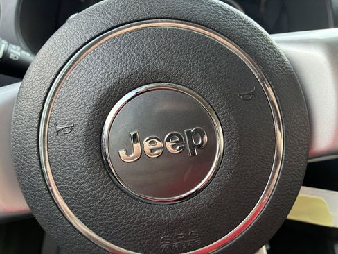Used 2016 Jeep Compass High Altitude FWD image 19