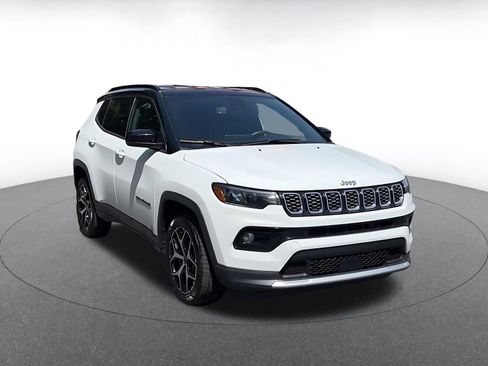 Used 2025 Jeep Compass Limited AWD/4WD image 3