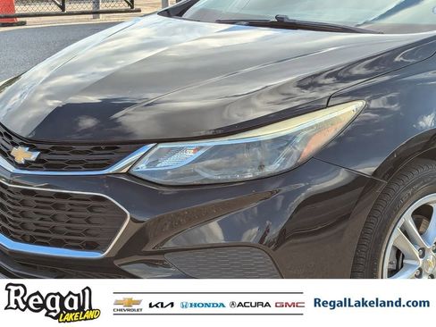 Used 2017 Chevrolet Cruze LT w/ Convenience Package image 6