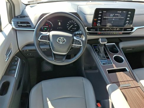 Certified 2024 Toyota Sienna XLE image 12
