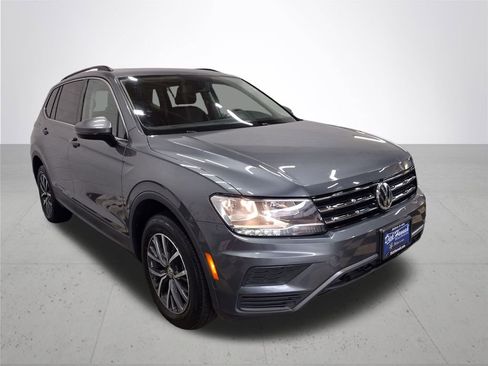 Used 2019 Volkswagen Tiguan SE w/ Panoramic Sunroof Package image 4