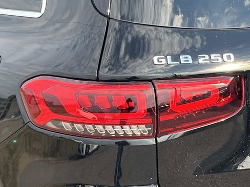 Certified 2021 Mercedes-Benz GLB 250 w/ Premium Package image 9