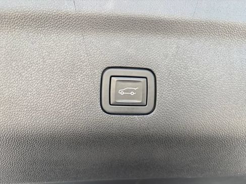 Used 2024 GMC Yukon XL SLT w/ SLT Luxury Package AWD/4WD image 25