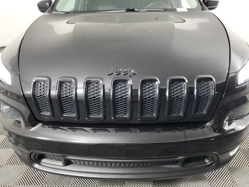 Used 2017 Jeep Cherokee Sport FWD image 10