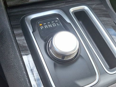 Used 2016 Chrysler 300 Limited image 16