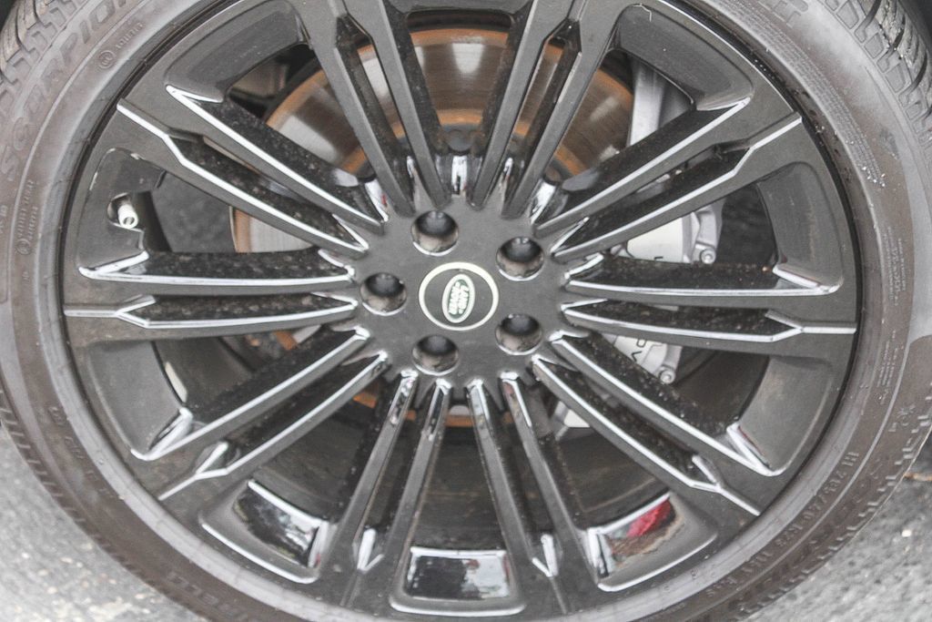 Used 2025 Land Rover Range Rover SE AWD/4WD image 10