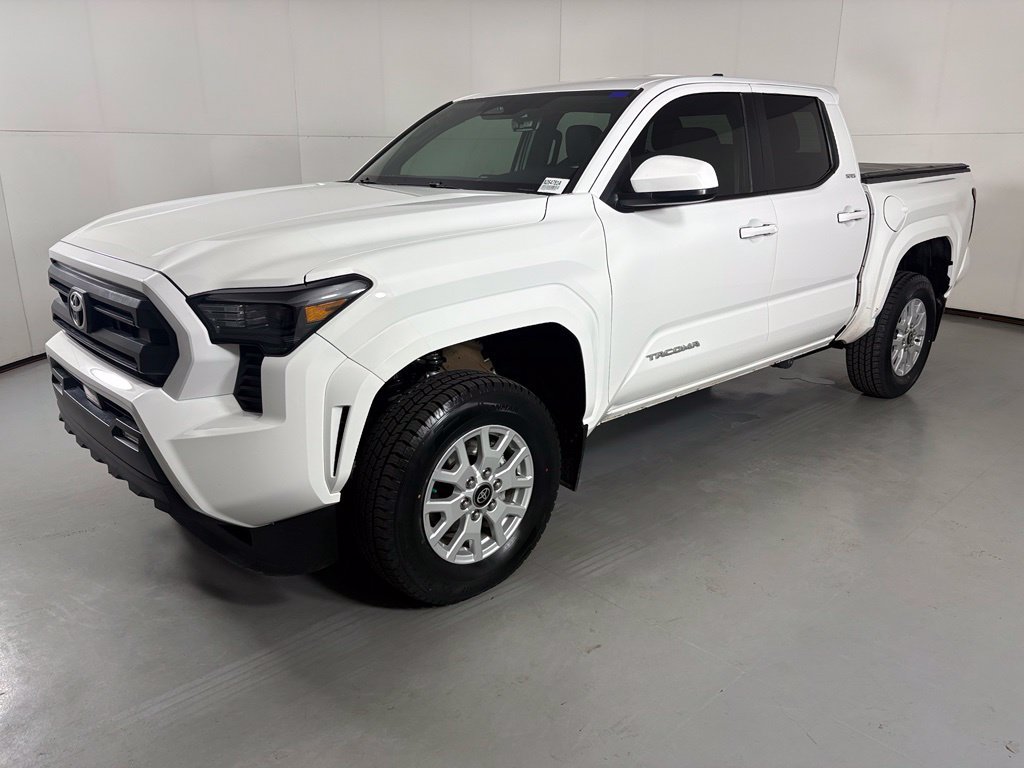 Used 2024 Toyota Tacoma SR5 AWD/4WD image 4