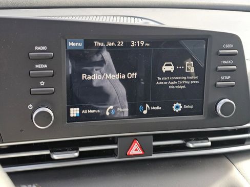 Used 2025 Hyundai Elantra SE image 20