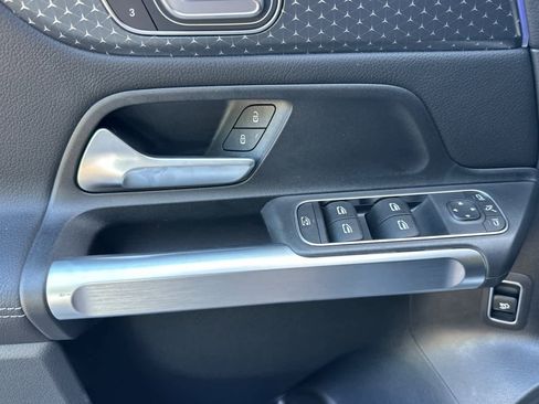 New 2025 Mercedes-Benz GLB 250 image 10