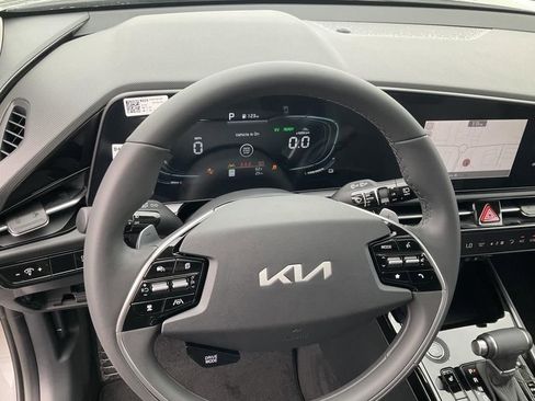 Certified 2025 Kia Niro EX Touring image 16
