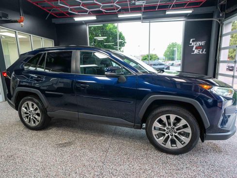 Used 2019 Toyota RAV4 XLE Premium w/ All Weather Liner Package AWD/4WD image 5