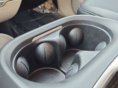 Used 2024 Chrysler Pacifica Touring-L image 15