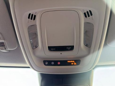 Used 2025 Buick Envision Preferred image 32