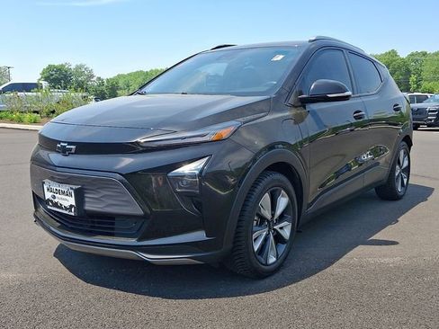 Used 2022 Chevrolet Bolt EUV LT w/ Convenience Package FWD image 3