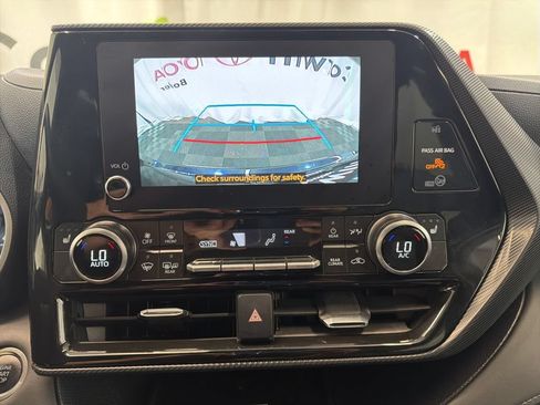 Used 2025 Toyota Highlander XSE AWD/4WD image 33