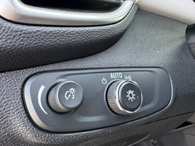 Used 2020 Chevrolet Trax LT w/ LT Convenience Package FWD image 6