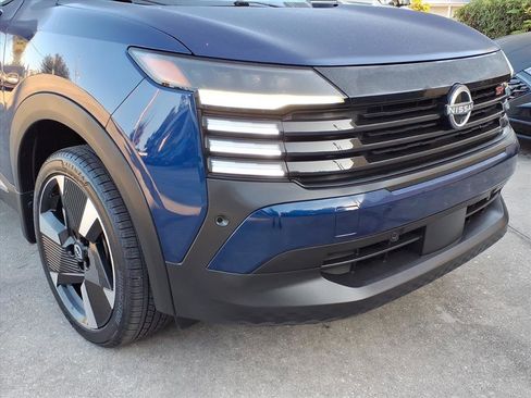 Used 2025 Nissan Kicks SR image 9