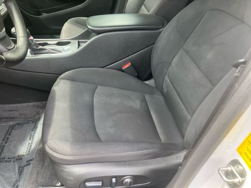 Used 2024 Chevrolet Malibu RS w/ LPO, Floor Liner Package FWD image 9