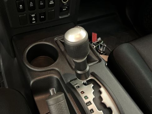 Used 2010 Toyota FJ Cruiser 4WD image 22