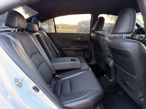 Used 2017 Honda Accord Sport image 16
