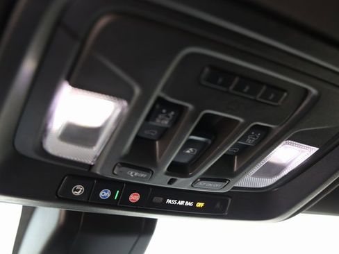 Used 2020 Chevrolet Silverado 1500 High Country w/ Technology Package image 28