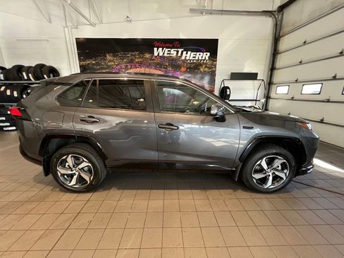 Used 2024 Toyota RAV4 SE w/ Weather & Moonroof Package image 13