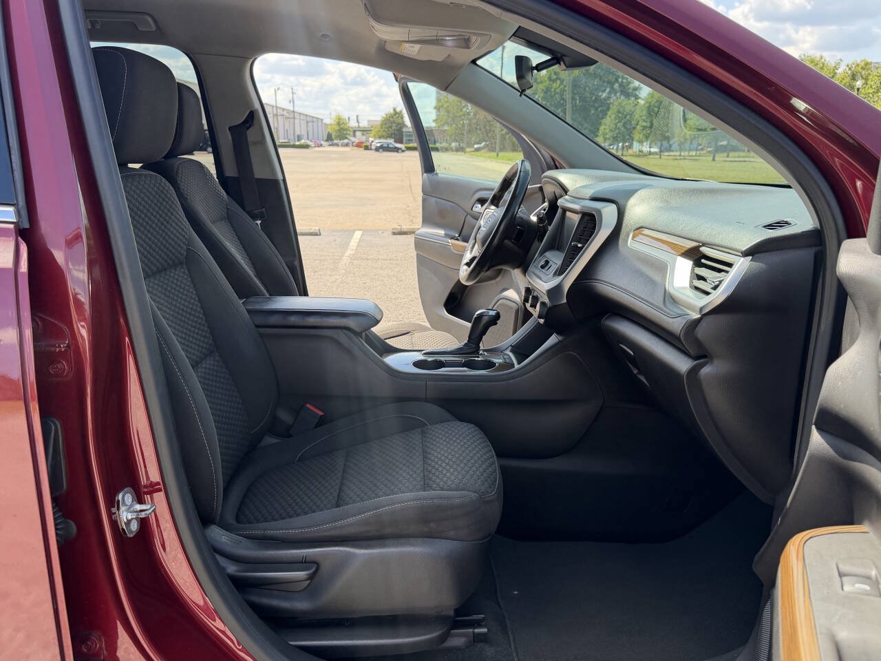 Used 2018 GMC Acadia SLE FWD image 19