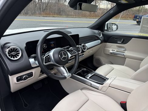 Certified 2025 Mercedes-Benz GLB 250 4MATIC image 9