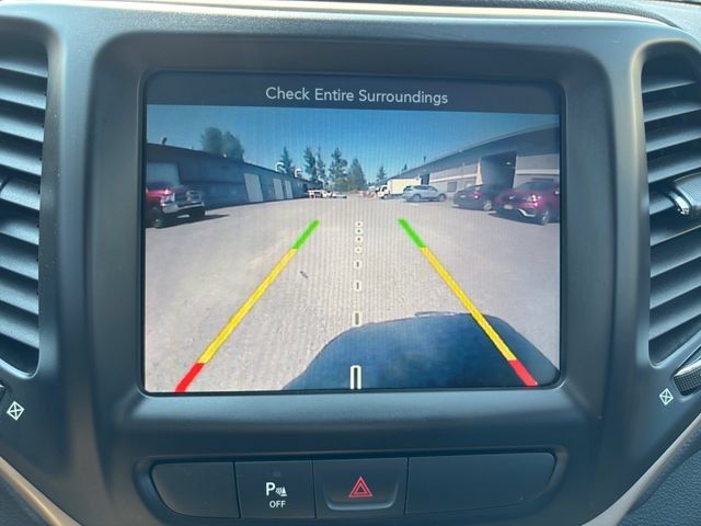 Used 2018 Jeep Cherokee Limited AWD/4WD image 16