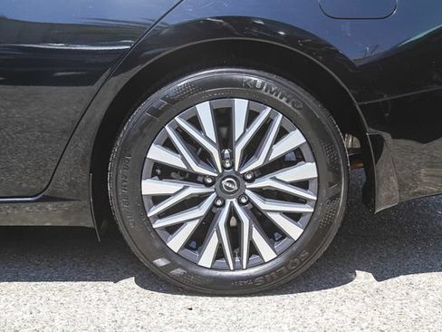 Used 2024 Nissan Altima 2.5 SV FWD image 10