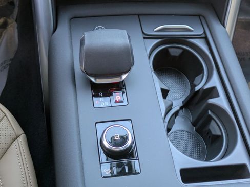 New 2026 Land Rover Discovery Limited Edition image 24