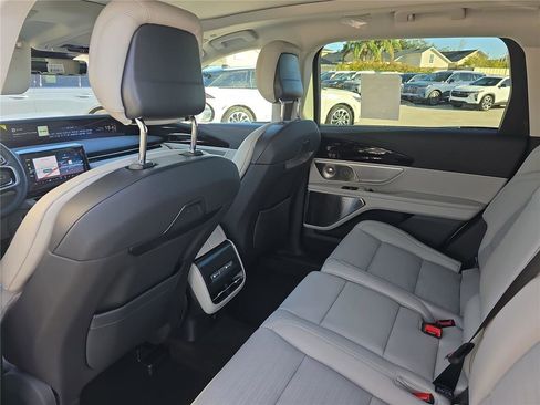 New 2026 Lincoln Nautilus Reserve image 11