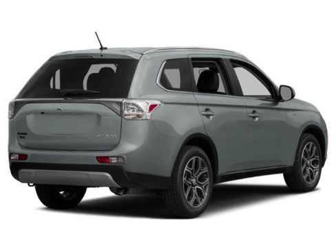 Used 2015 Mitsubishi Outlander SE FWD image 2