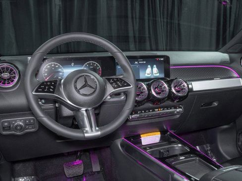 Used 2026 Mercedes-Benz GLB 250 4MATIC image 17