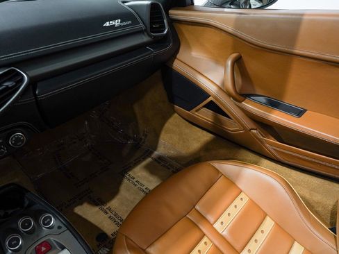 Used 2014 Ferrari 458 Spider image 14