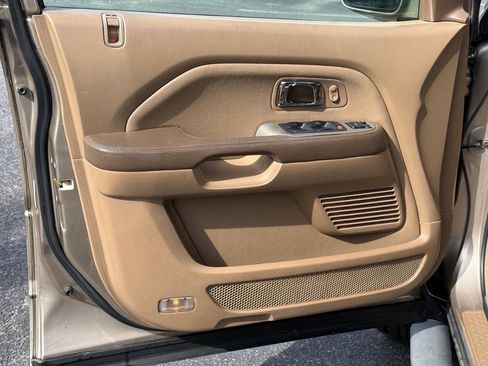 Used 2004 Honda Pilot EX image 8