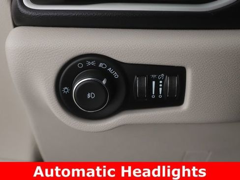 Used 2022 Chrysler Pacifica Touring-L FWD image 20