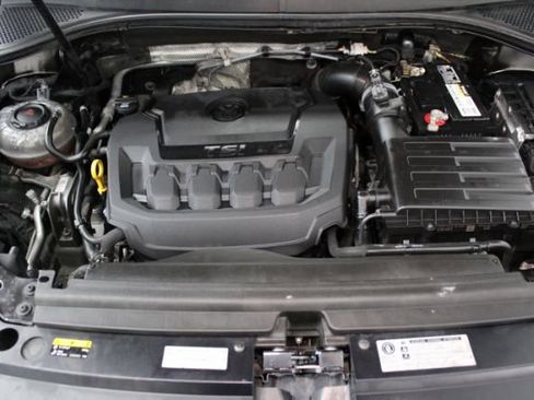 Used 2018 Volkswagen Tiguan S image 23