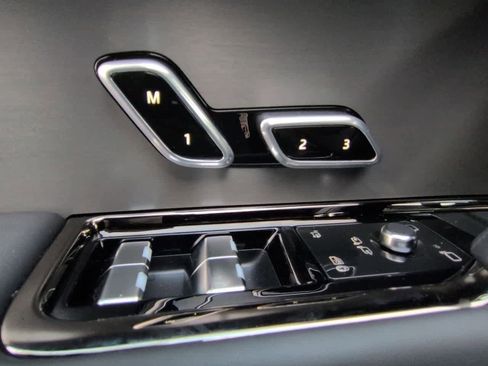 New 2025 Land Rover Range Rover Sport SE image 17