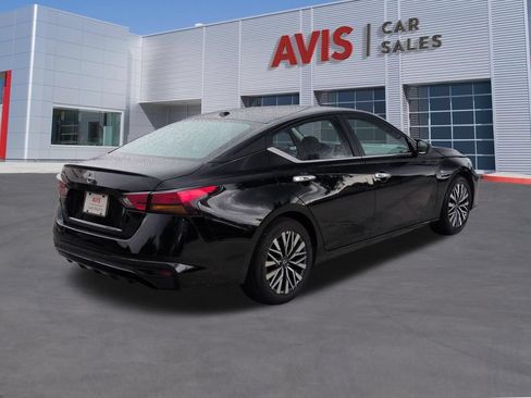 Used 2025 Nissan Altima 2.5 SV FWD image 6