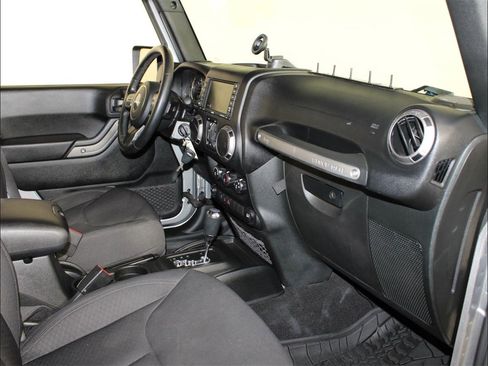 Used 2018 Jeep Wrangler Unlimited Sport S image 31
